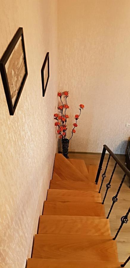 Bright And Cozy Apartment On Aghmashenebeli Avenue Тбилиси Экстерьер фото