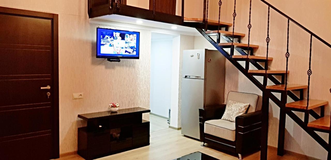 Bright And Cozy Apartment On Aghmashenebeli Avenue Тбилиси Экстерьер фото