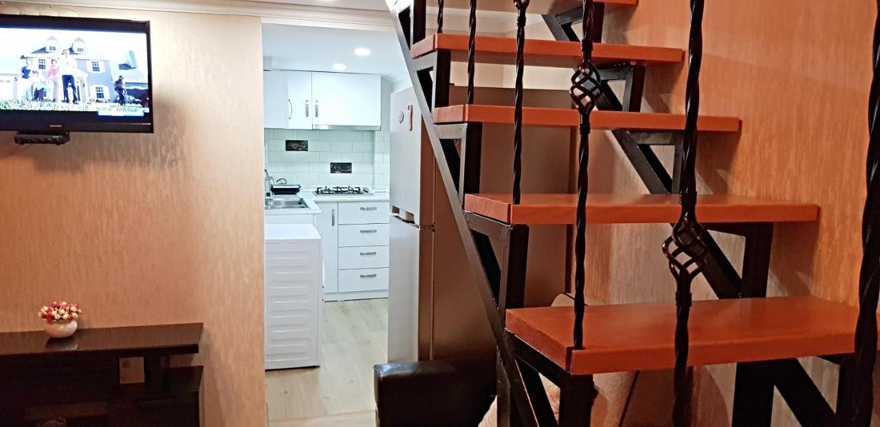 Bright And Cozy Apartment On Aghmashenebeli Avenue Тбилиси Экстерьер фото
