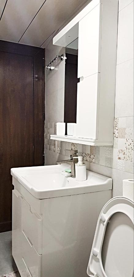 Bright And Cozy Apartment On Aghmashenebeli Avenue Тбилиси Экстерьер фото